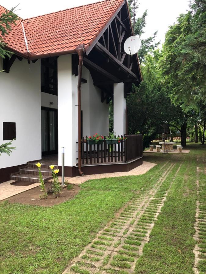 Lovas Vendeghaz Apartmán *