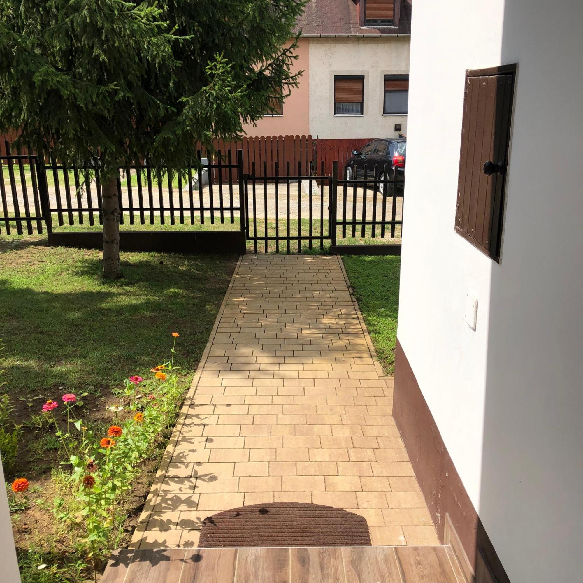 Lovas Vendeghaz Apartment Tiszafured